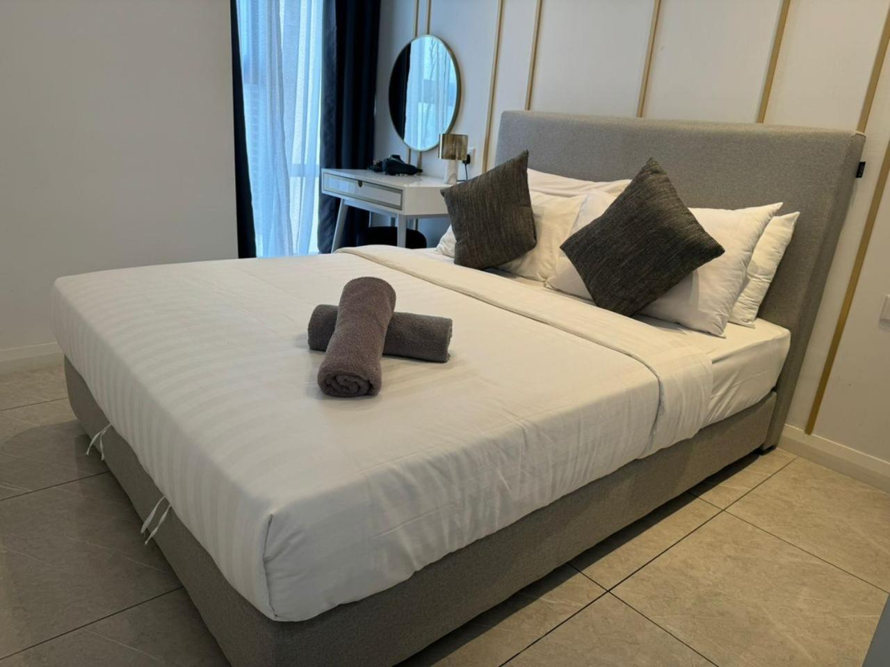 Cozy At Axon Apartment